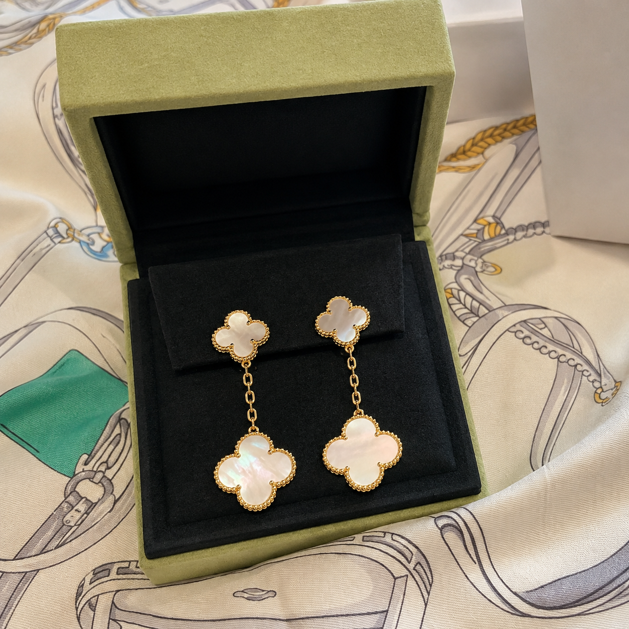 Magic Alhambra Earclips Earrings