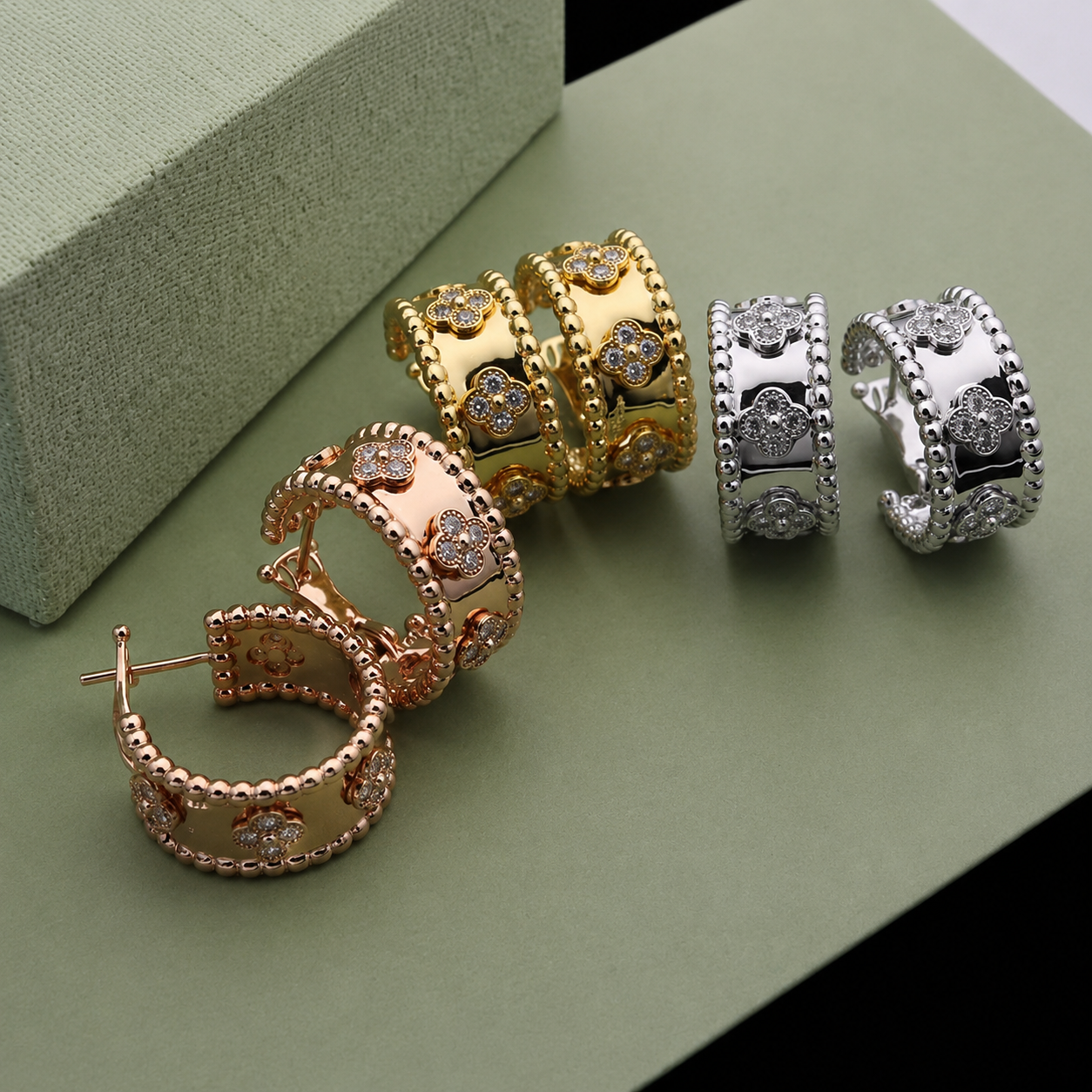 Perlée Clovers Diamonds Hoop Earrings
