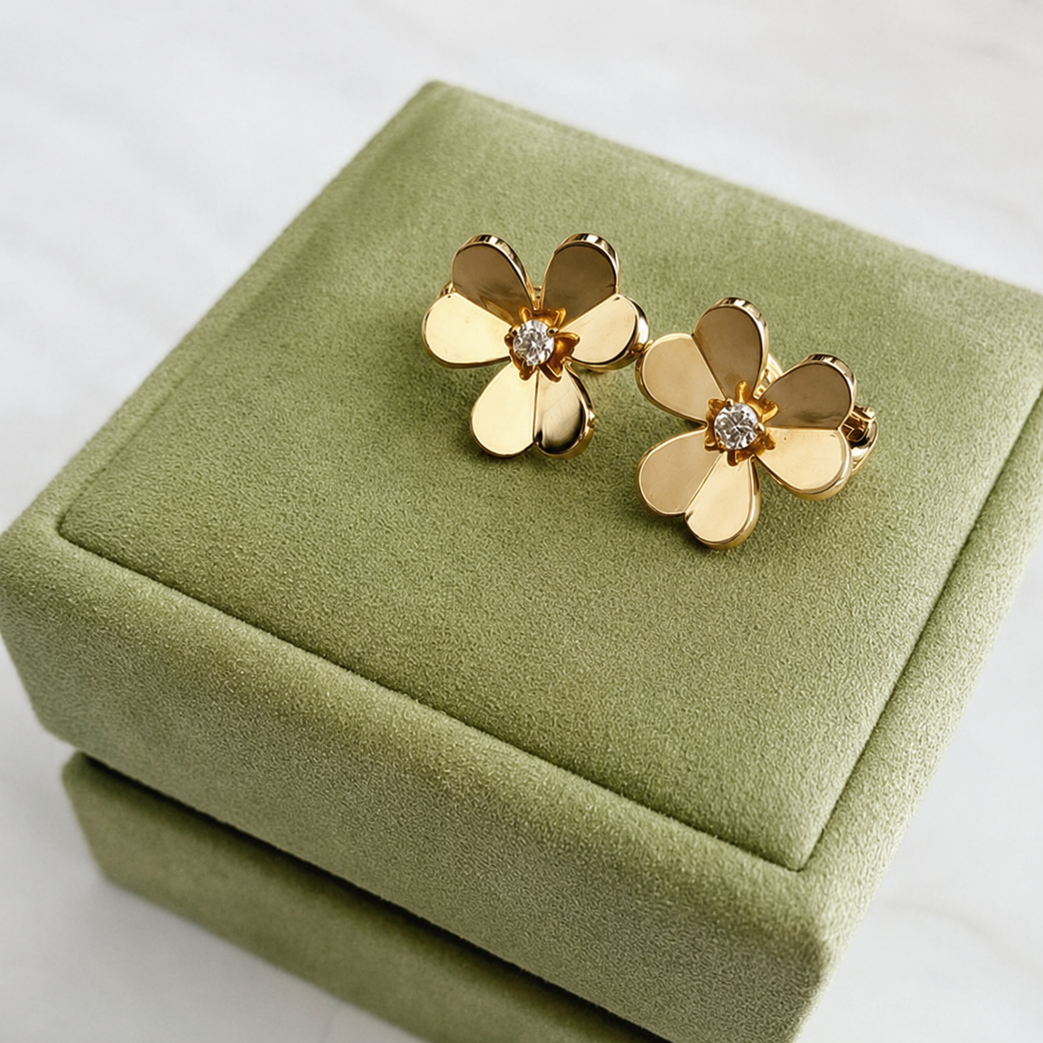 Frivole Large Flower Diamonds Earrings