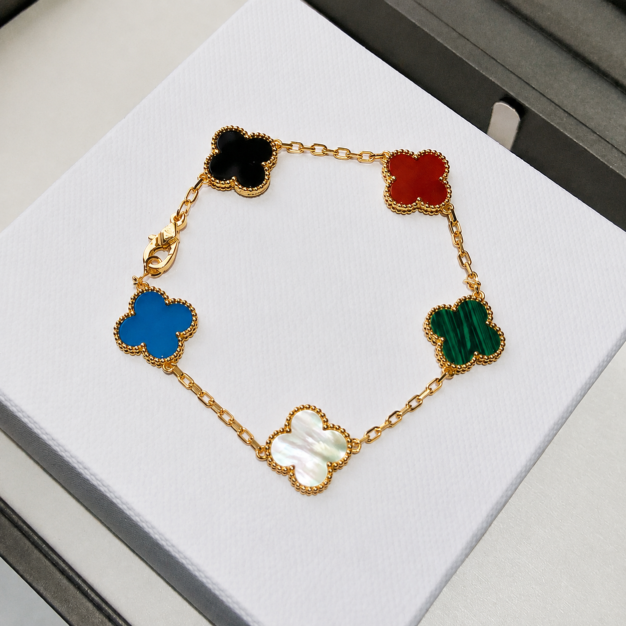 Multicolor 5 Motifs Bracelet Mother of Pearl Onyx