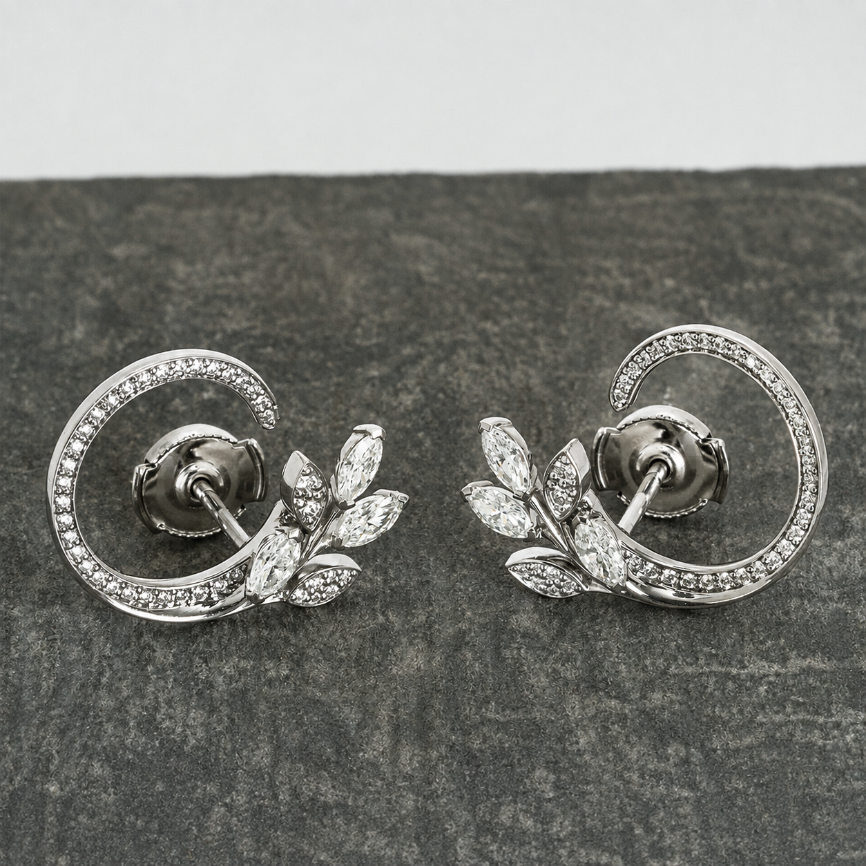 Vine Circle Pavé Diamonds Earrings