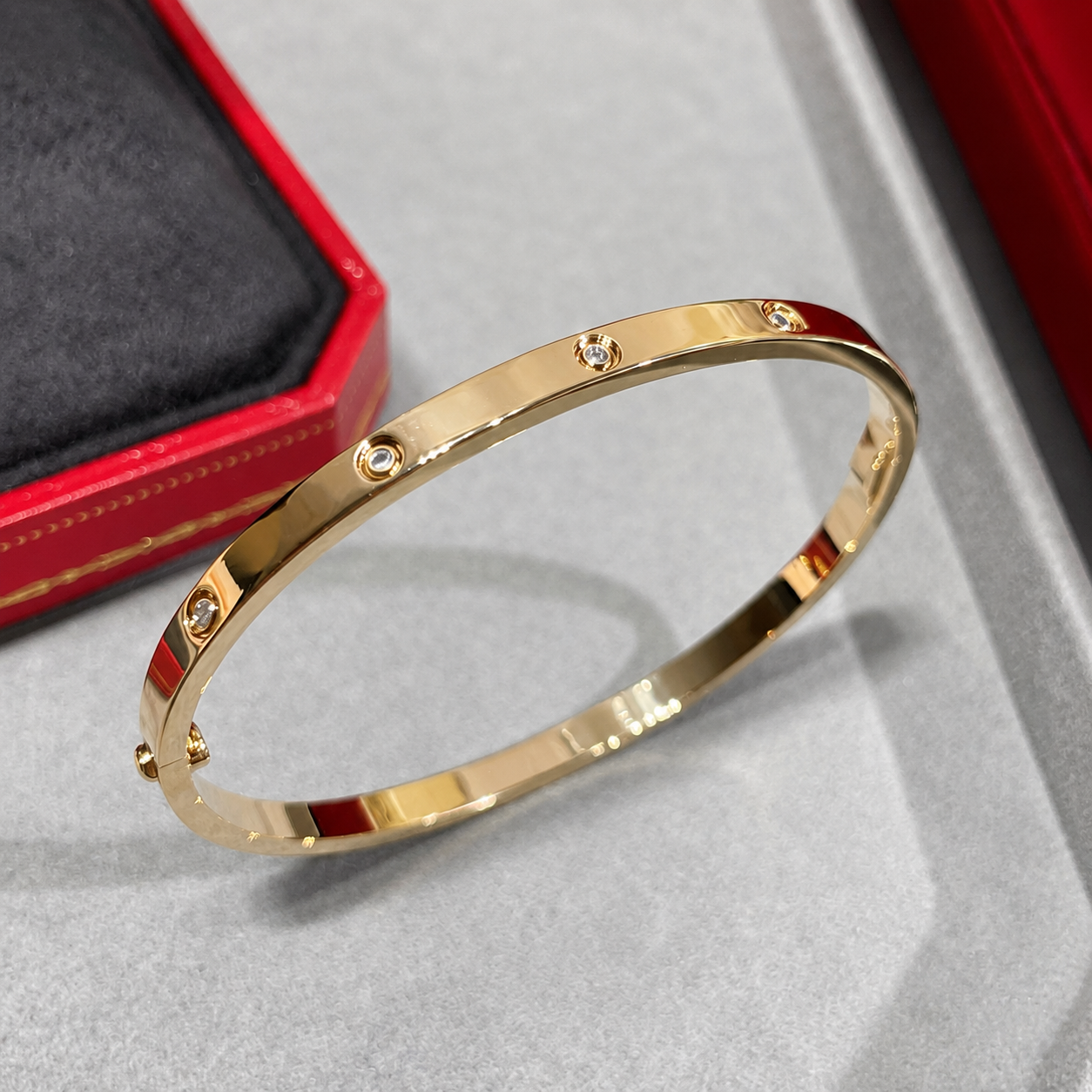 Small Love Bracelet with 10 Stones