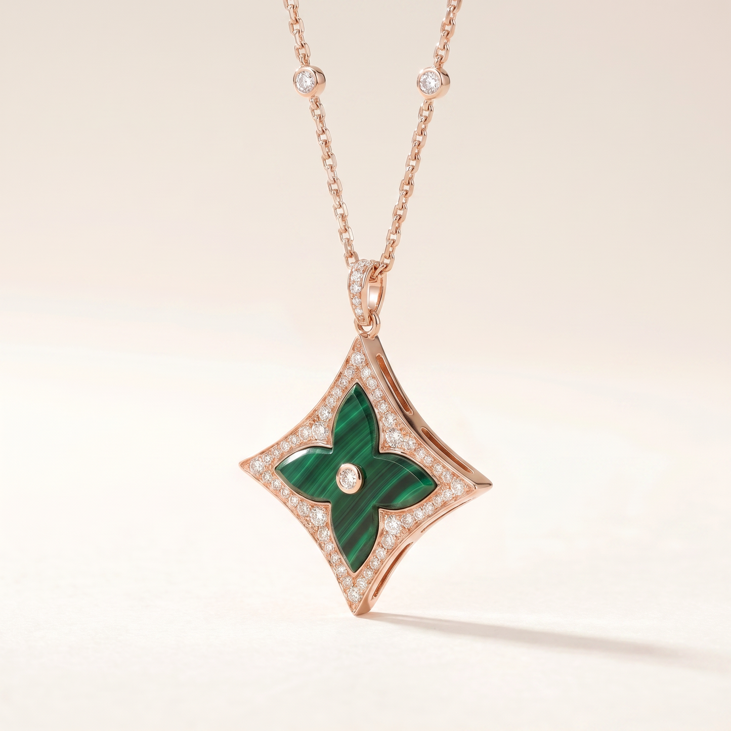 Color Blossom Green Inlay Star Necklace