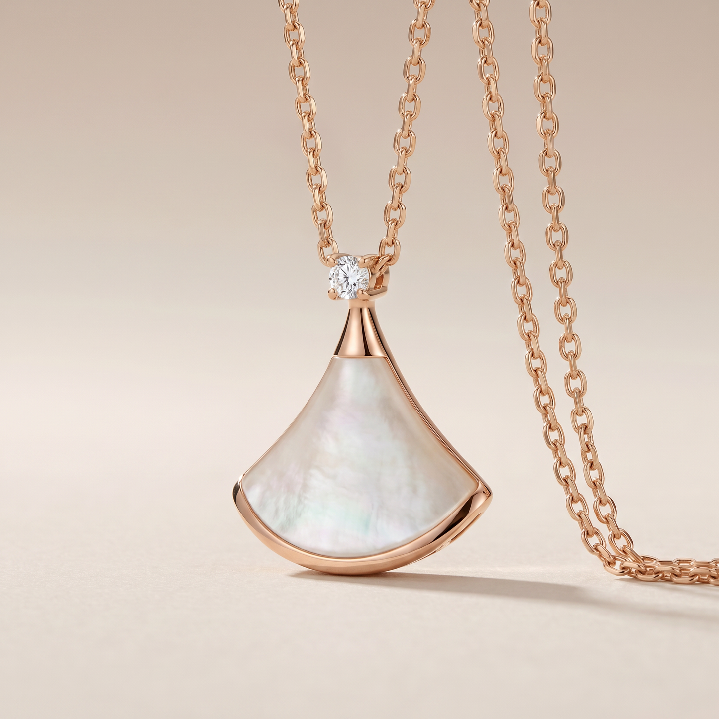 Divas' Dream White Arc 1 Diamond Pendant Necklace
