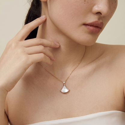 Divas' Dream White Arc 1 Diamond Pendant Necklace