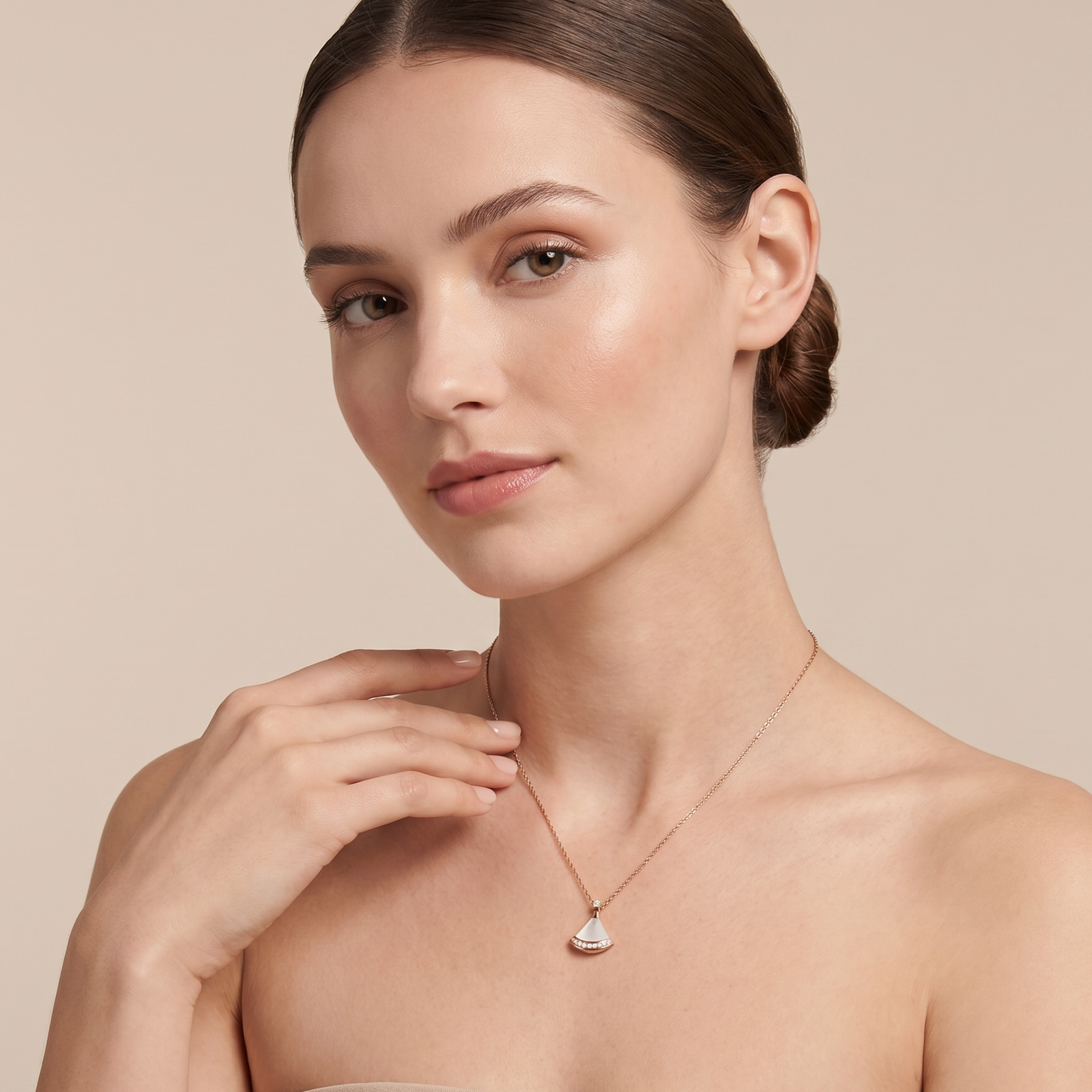 Divas' Dream White Fan Pavé Diamonds Drop Necklace