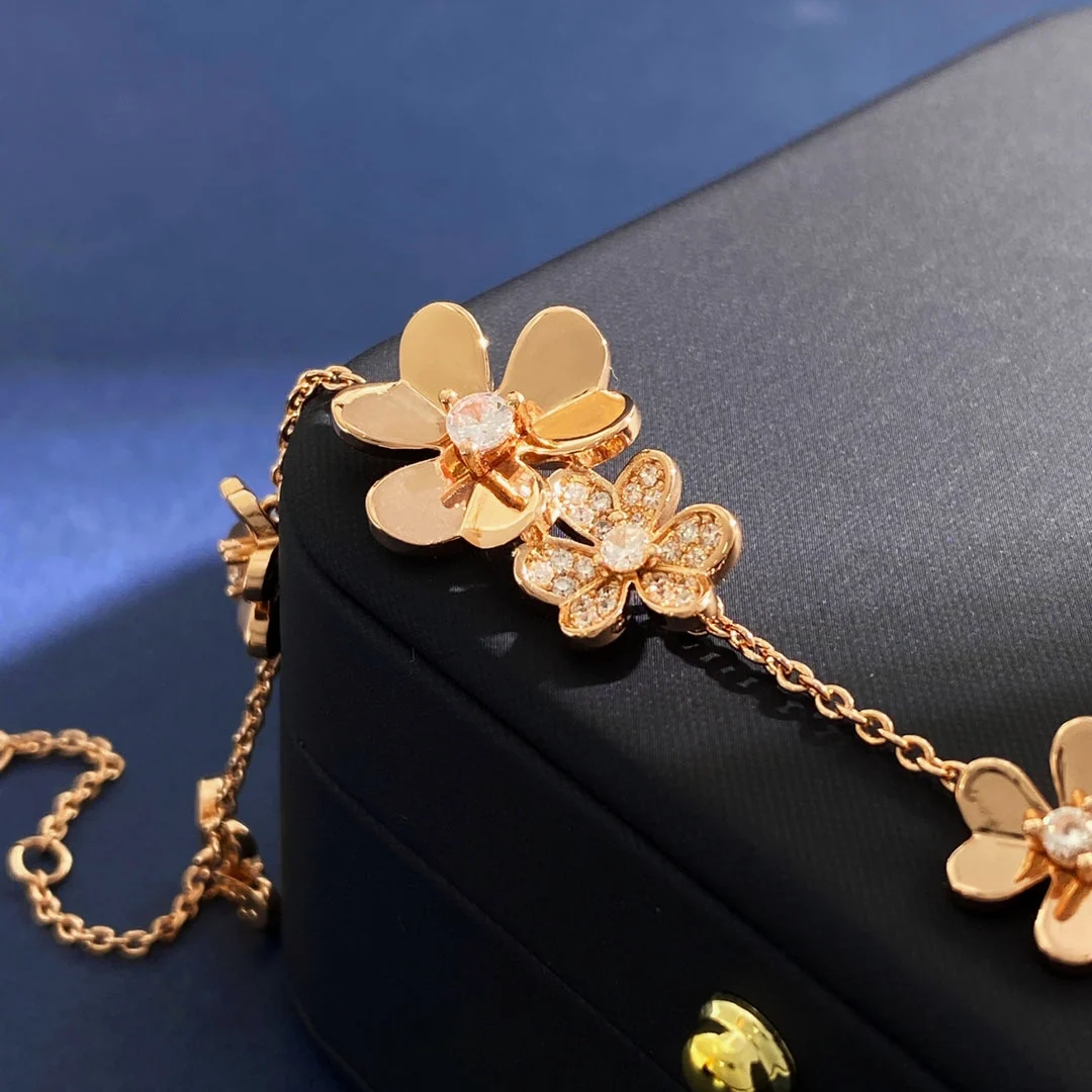 Elegant Frivole 5 Flowers Pavé Bracelet