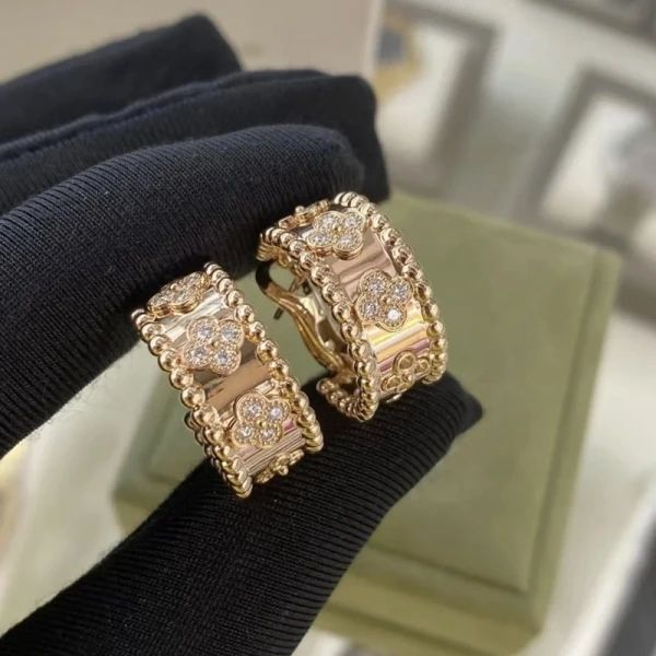 Perlée Clovers Diamonds Hoop Earrings