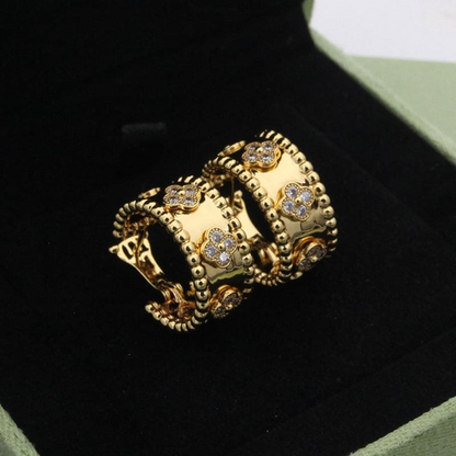 Perlée Clovers Diamonds Hoop Earrings
