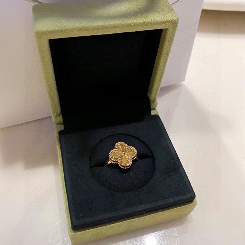 Vintage Clover Guilloche Ring