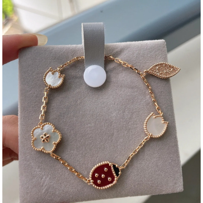 Lucky Carnelian Clover Bracelet 5 Motifs