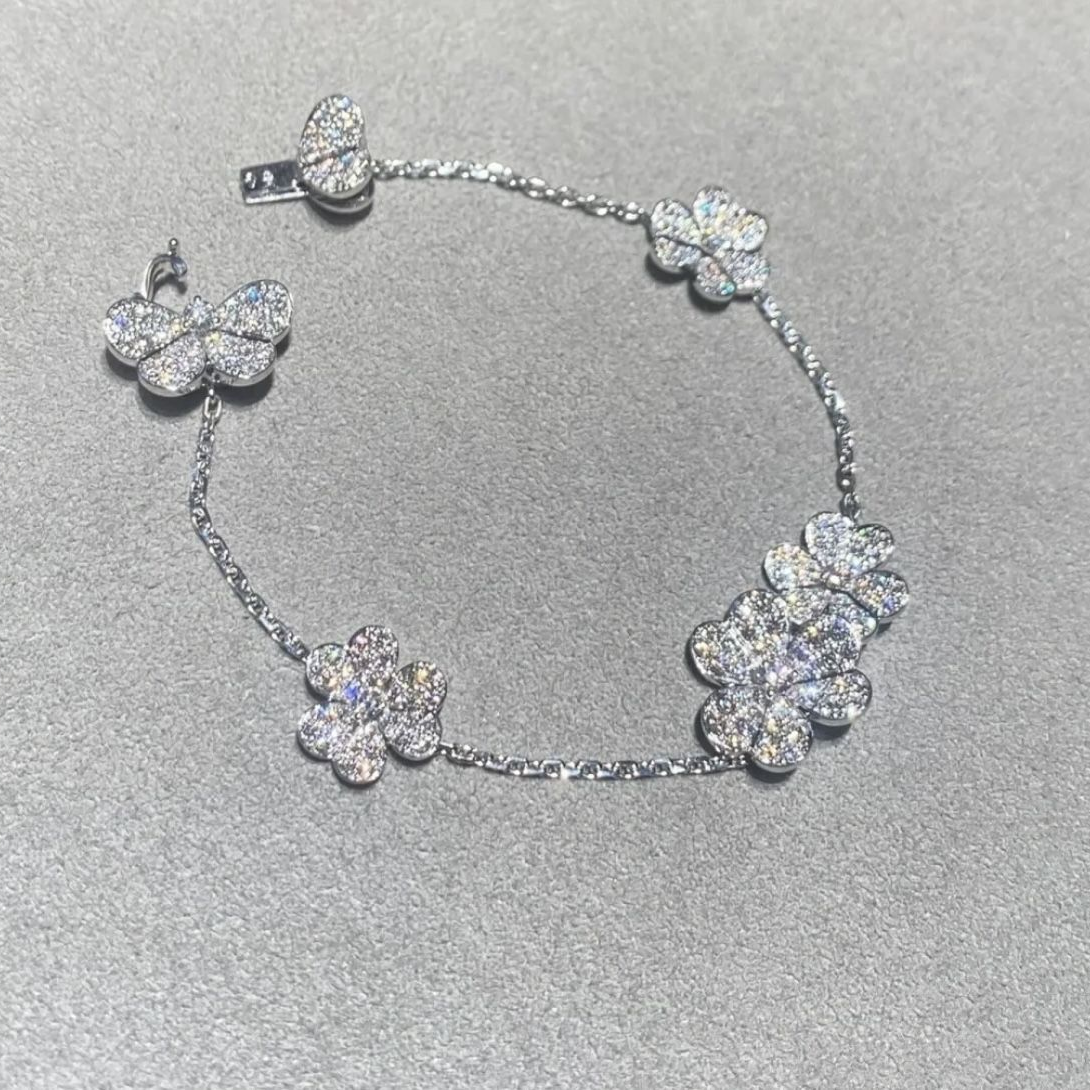 Elegant Frivole Five Flower Pavé Bracelet
