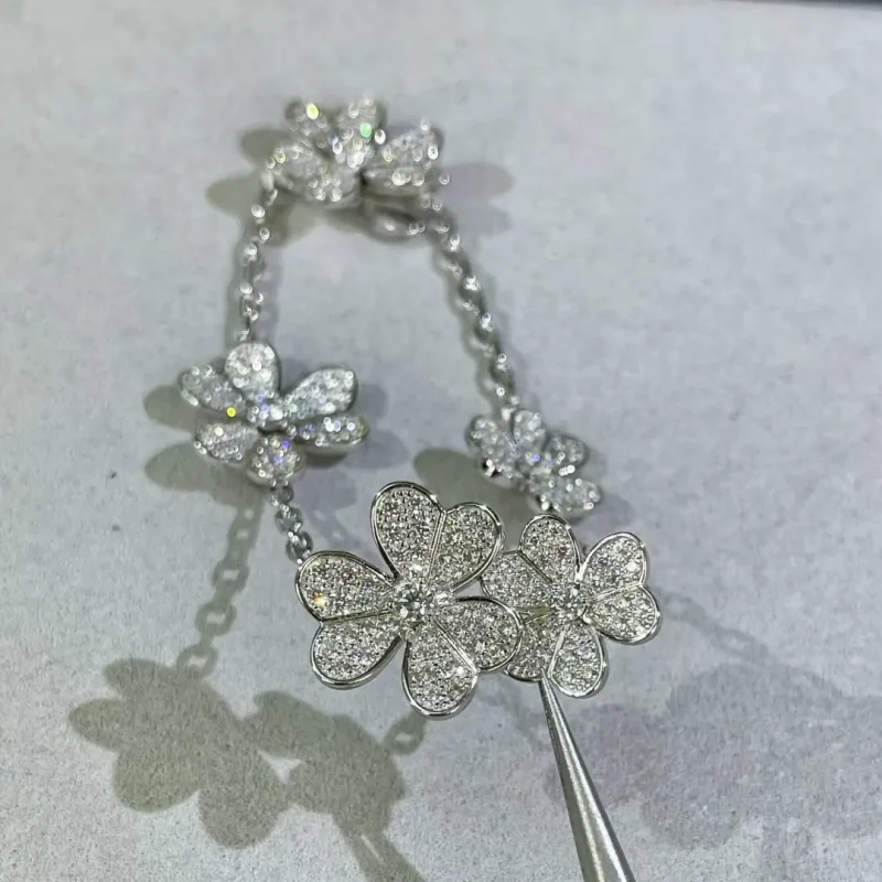 Elegant Frivole Five Flower Pavé Bracelet