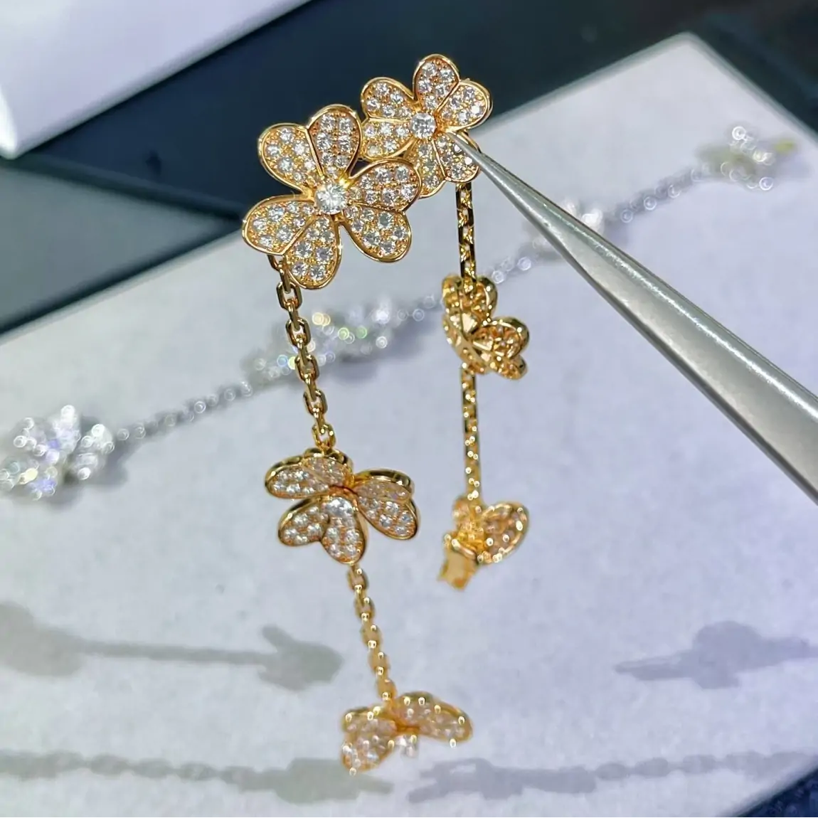 Elegant Frivole Five Flower Pavé Bracelet