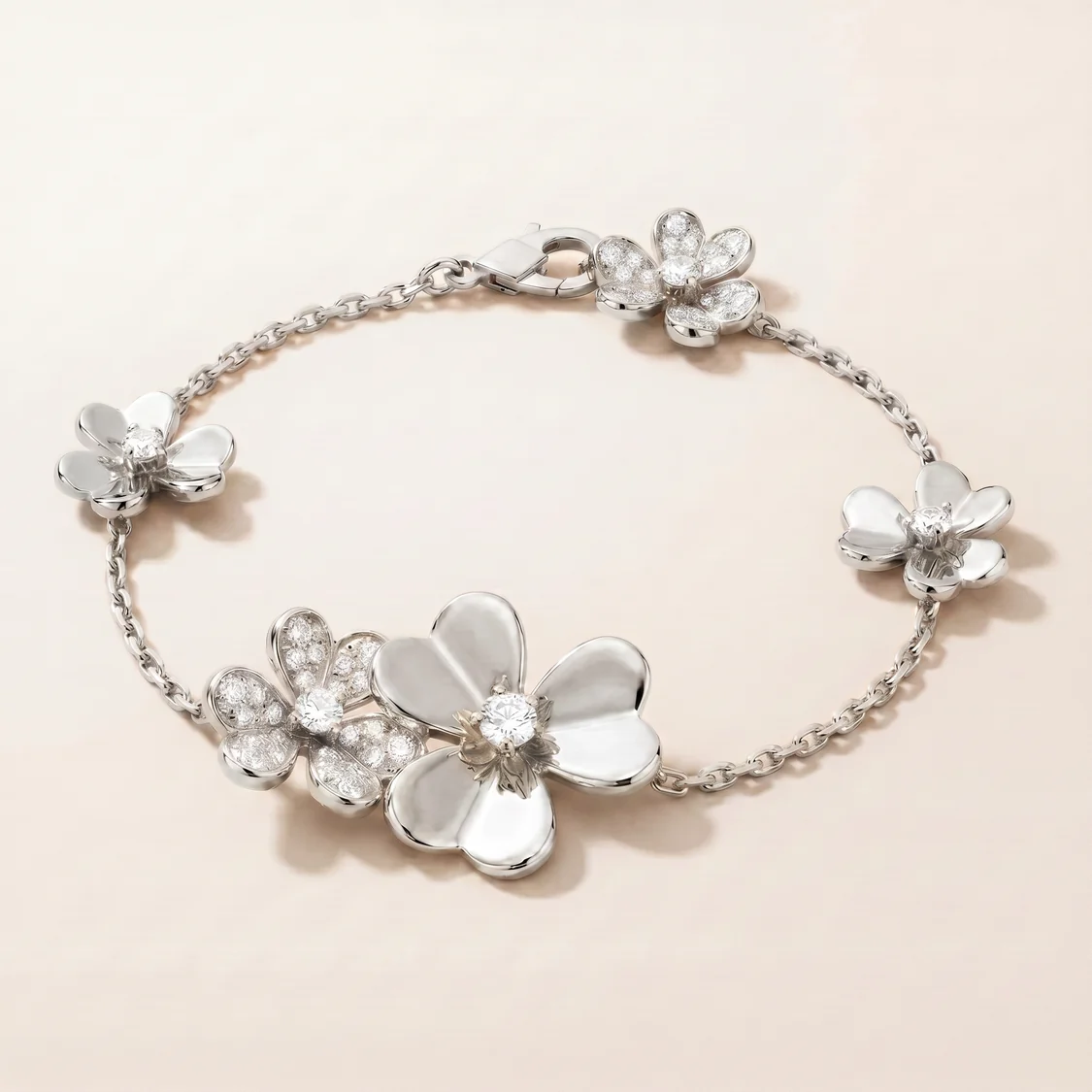 Elegant Frivole 5 Flowers Pavé Bracelet
