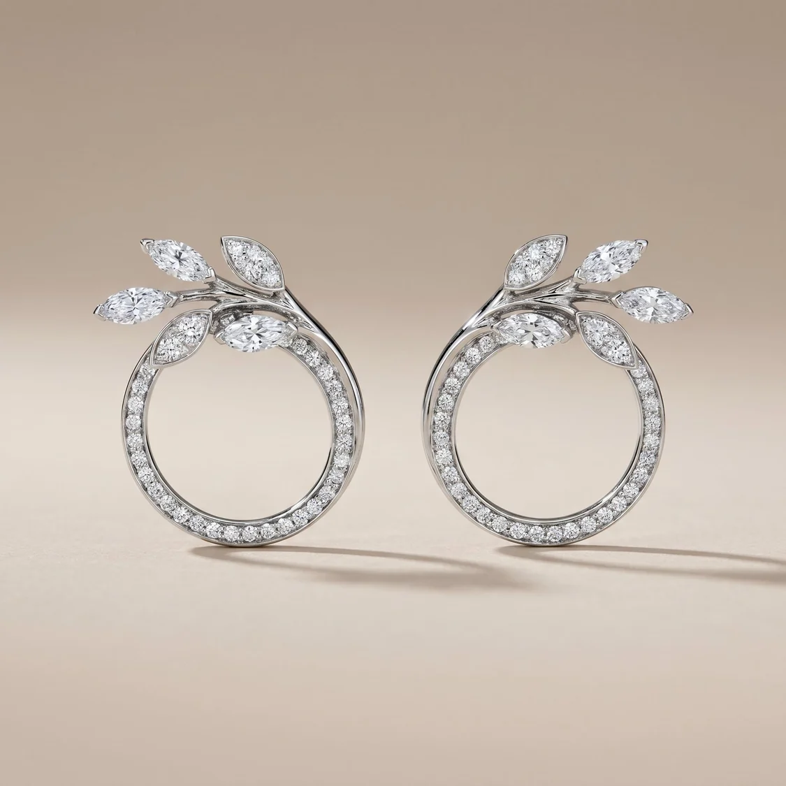 Vine Circle Pavé Diamonds Earrings