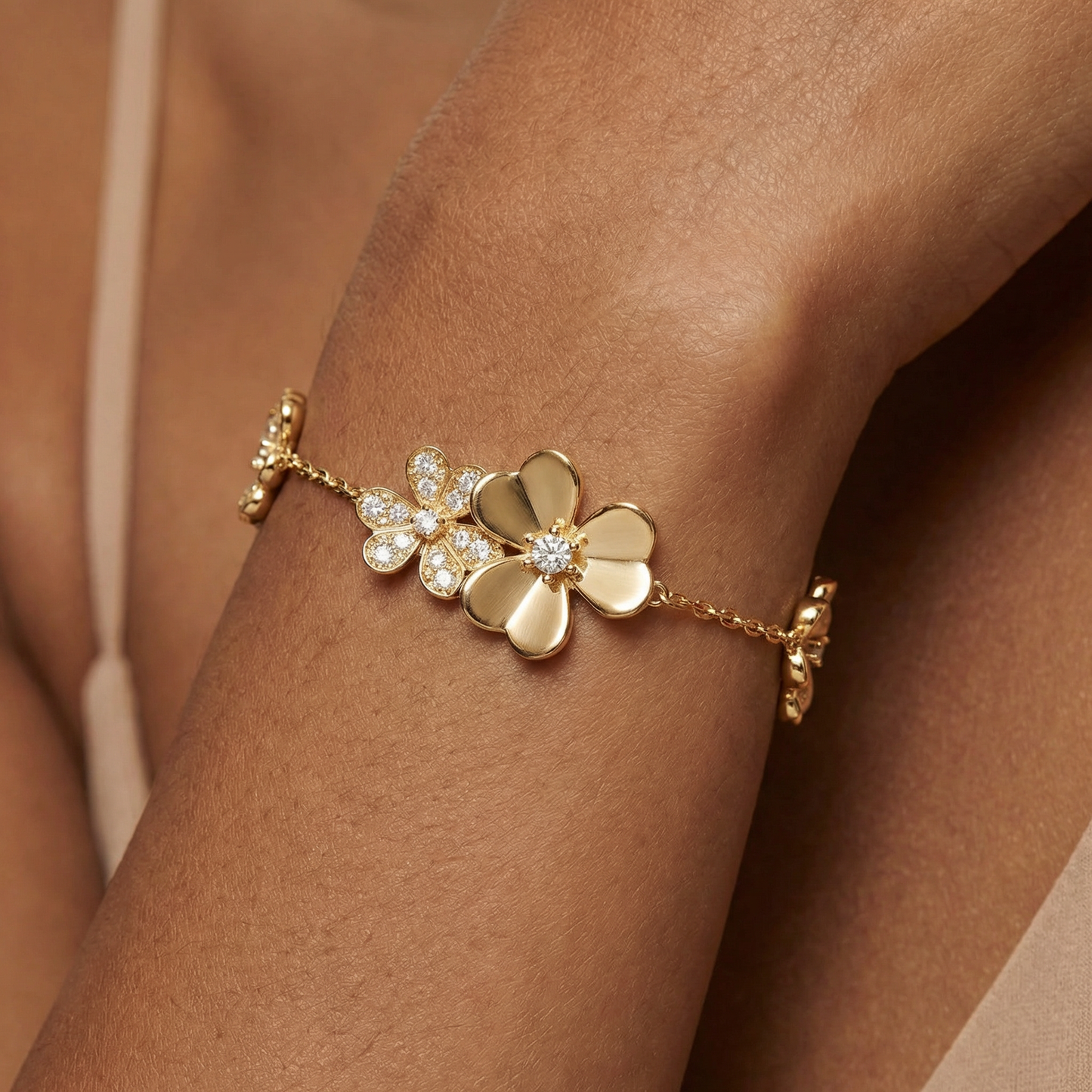 Elegant Frivole 5 Flowers Pavé Bracelet
