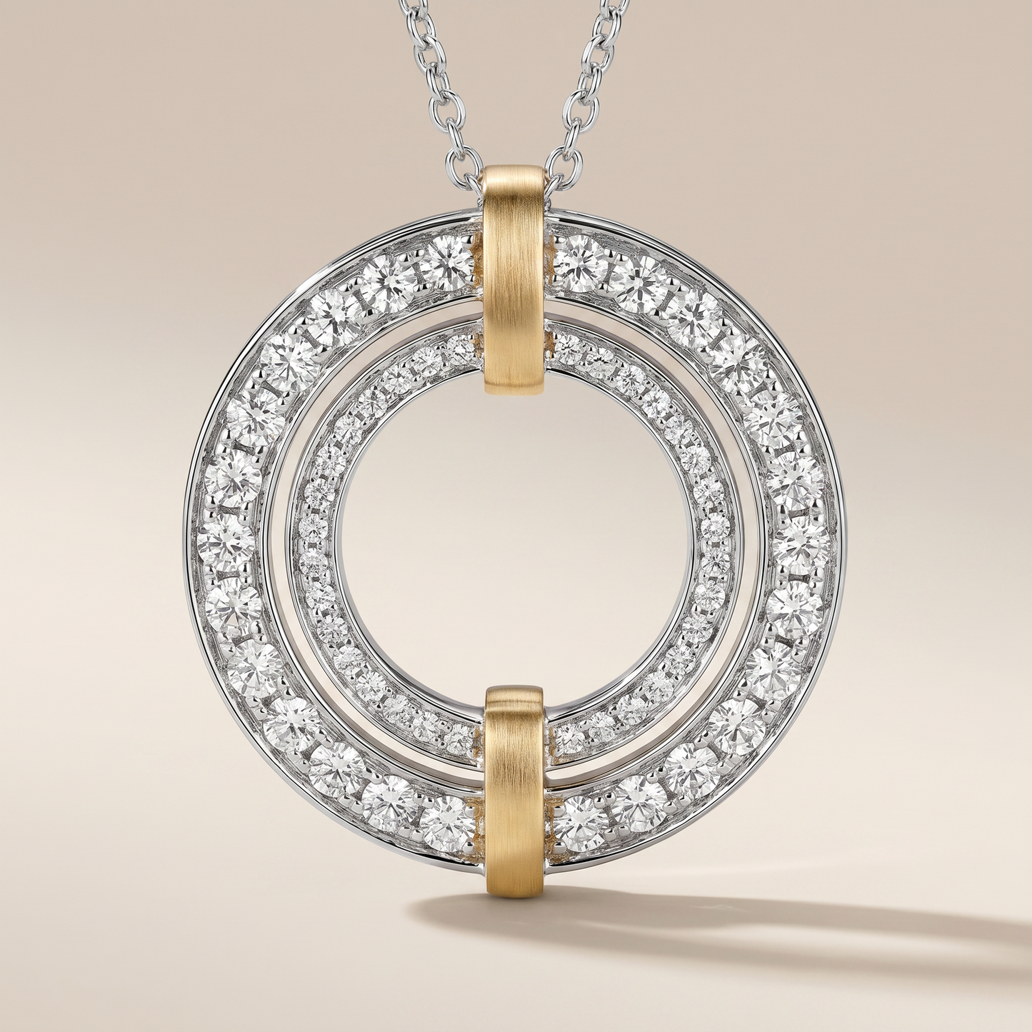 Edge Circle Pavé Diamond Pendant Necklace