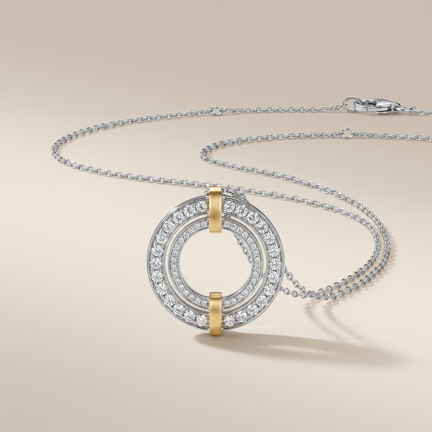 Edge Circle Pavé Diamond Pendant Necklace