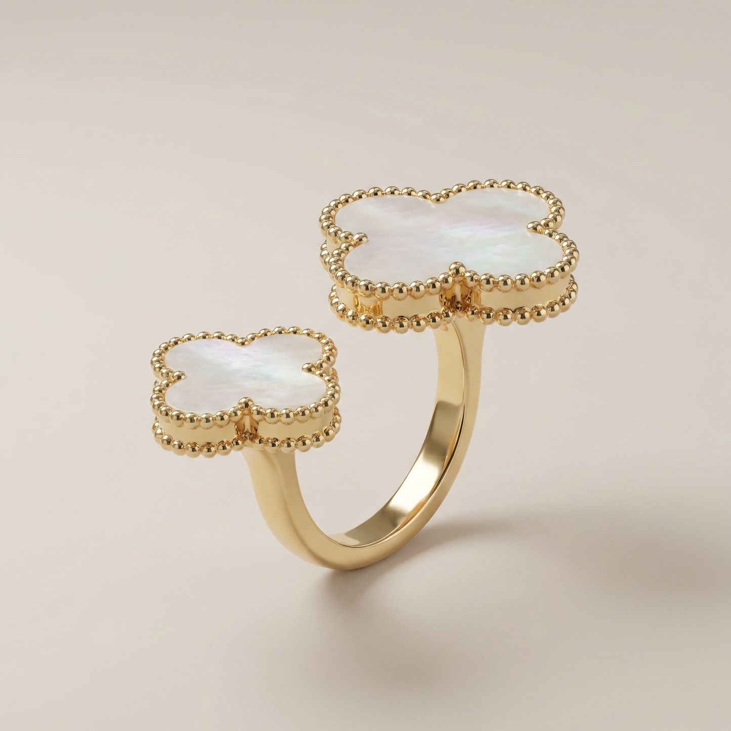 Magic Alhambra Mother Of Pearl Clover Ring
