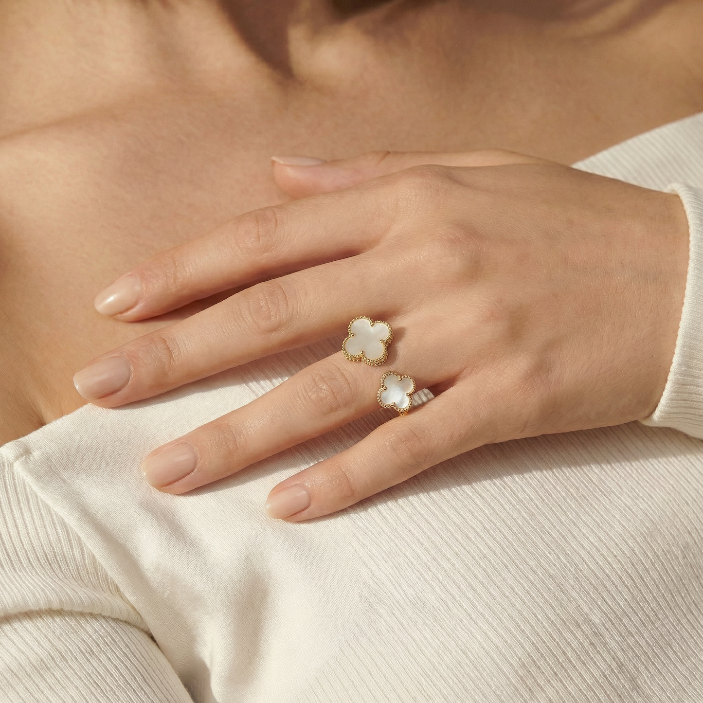 Magic Alhambra Mother Of Pearl Clover Ring