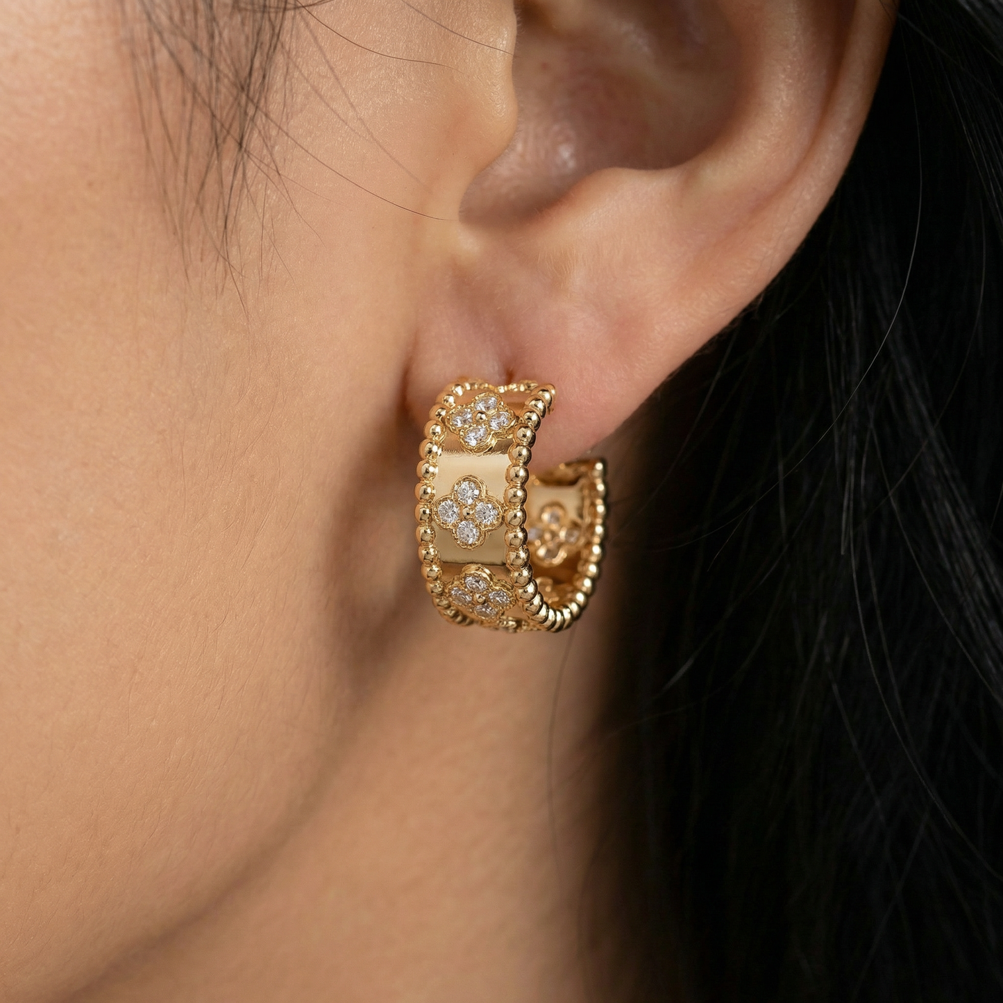 Perlée Clovers Diamonds Hoop Earrings