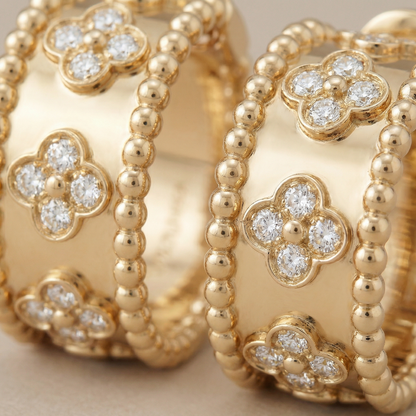 Perlée Clovers Diamonds Hoop Earrings