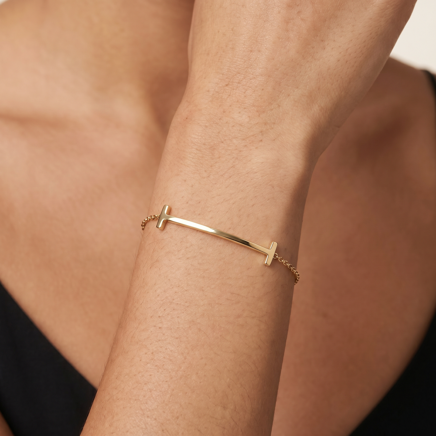T Smile Curved Bracelet