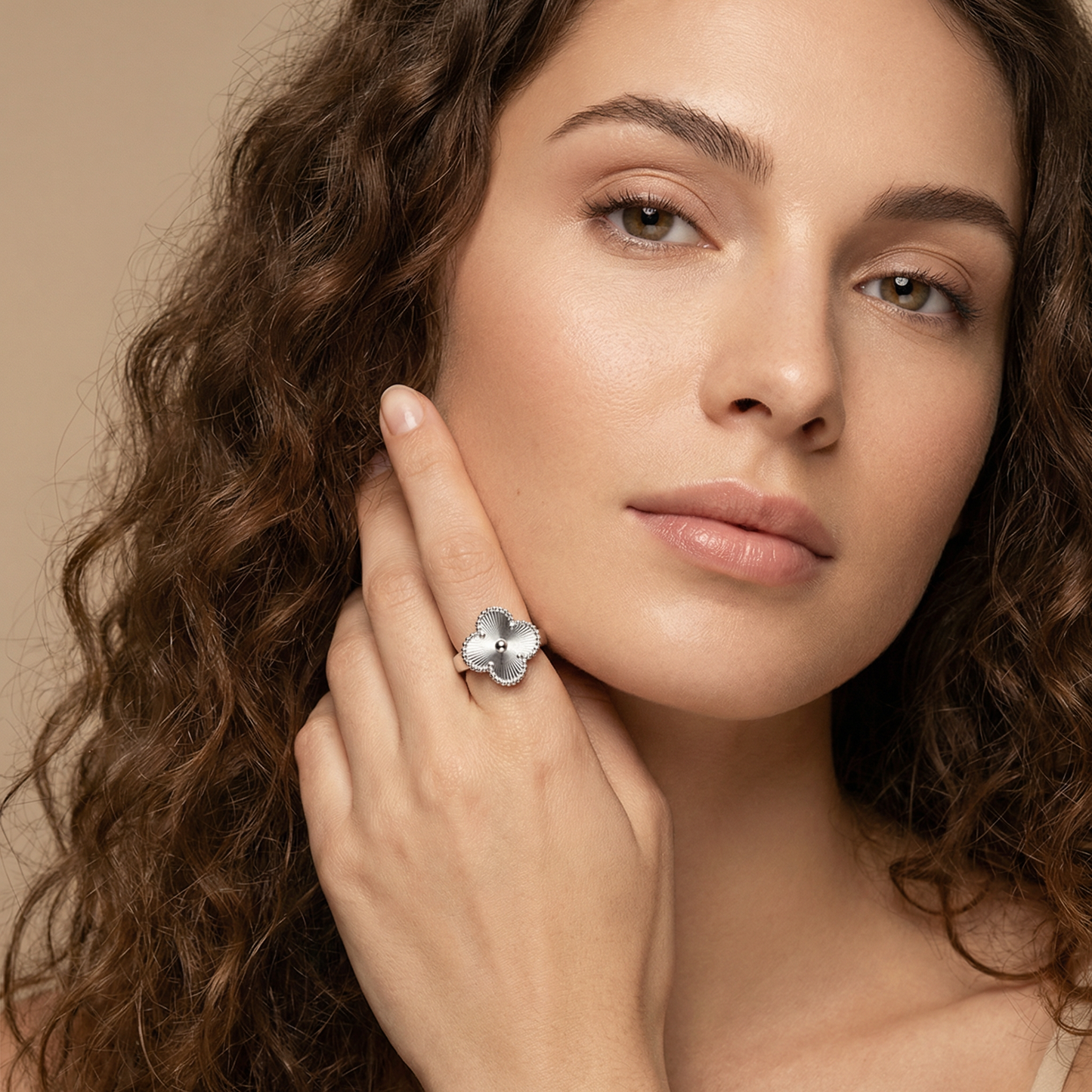 Vintage White Gold Alhambra Ring