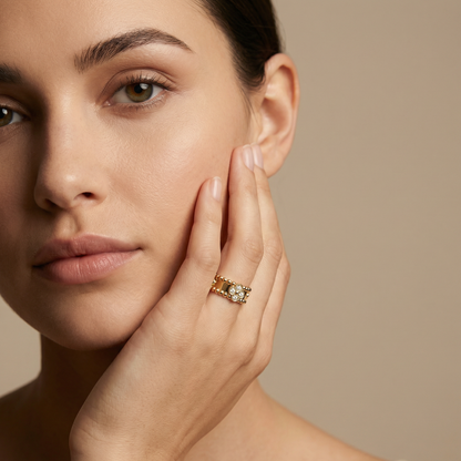 Wide Clover Perlée Diamonds Ring