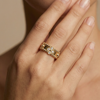 Wide Clover Perlée Diamonds Ring