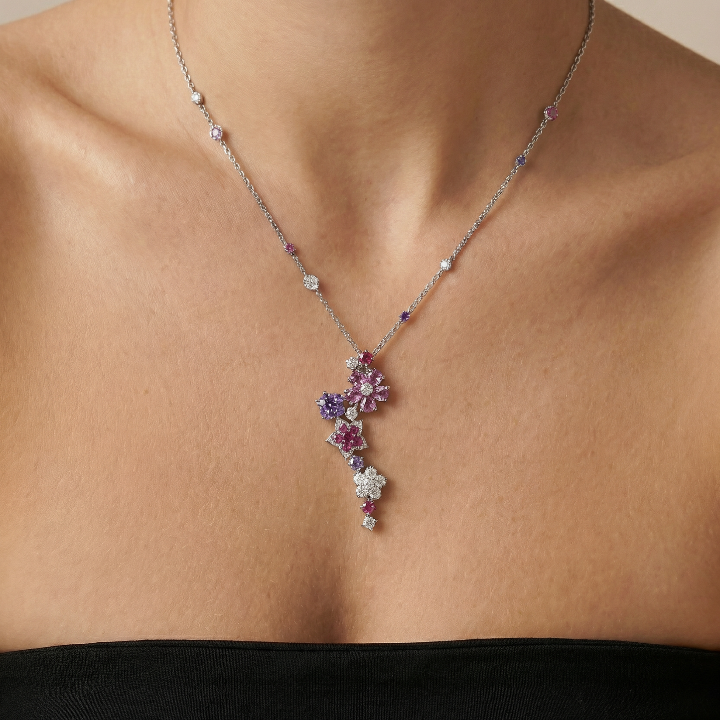 Folie Des Prés Floral Pendant Necklace