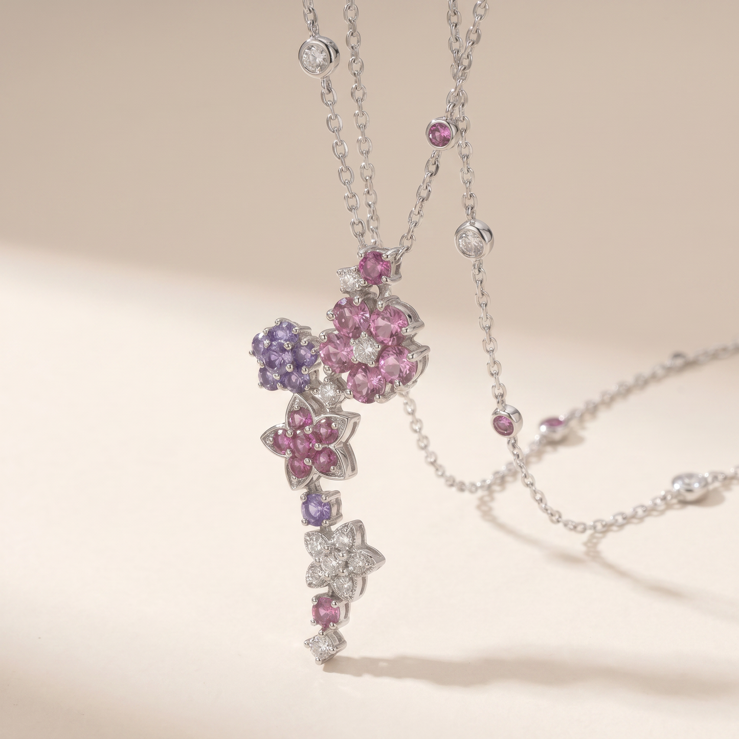 Folie Des Prés Floral Pendant Necklace