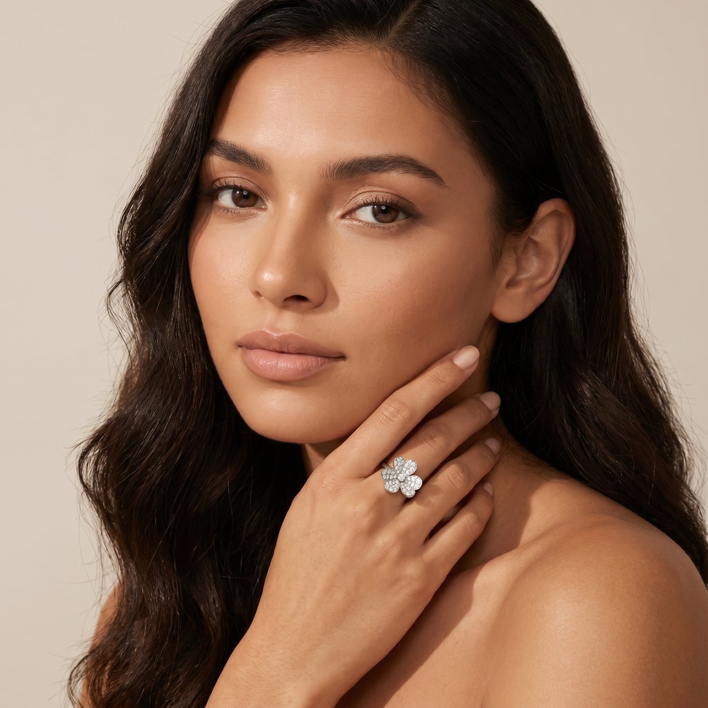 Frivole Flower Pavé Diamonds Ring