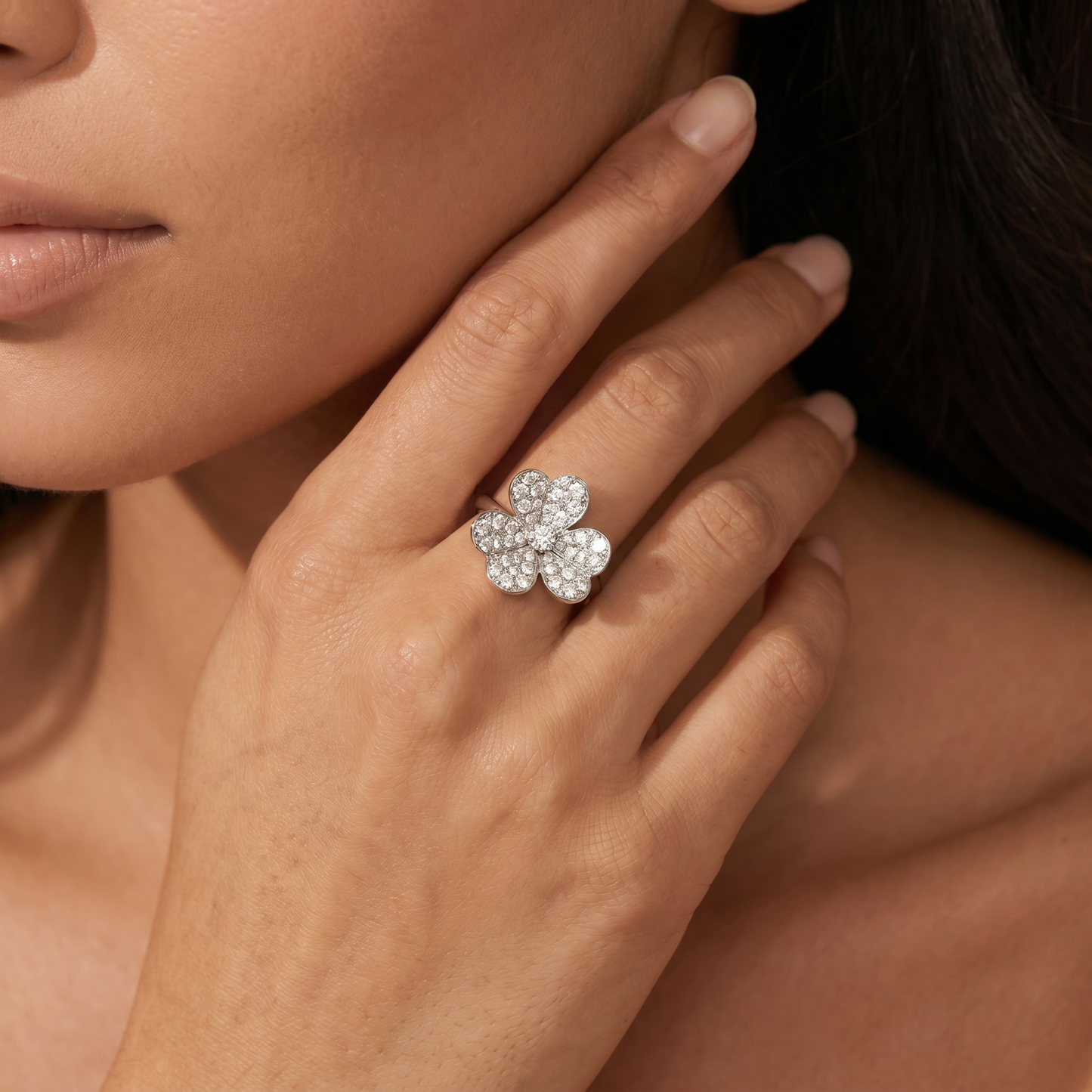Frivole Flower Pavé Diamonds Ring