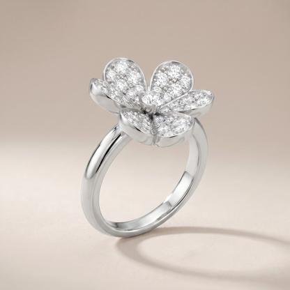 Frivole Flower Pavé Diamonds Ring