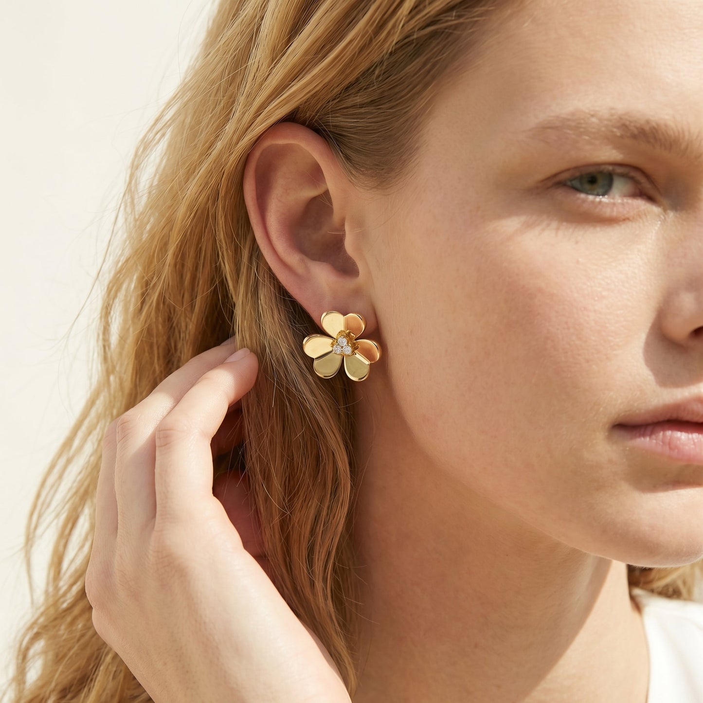 Frivole Large Flower Diamonds Earrings