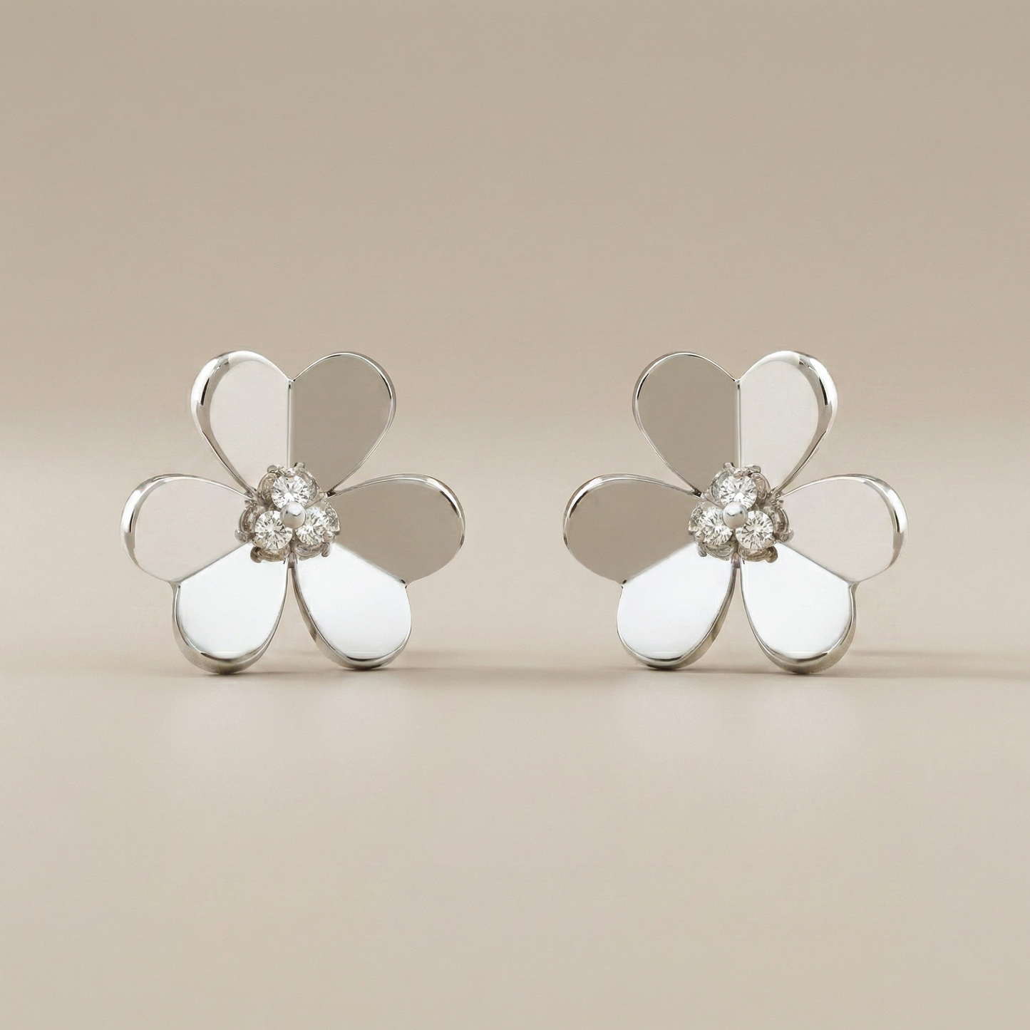 Frivole Large Flower Diamonds Earrings