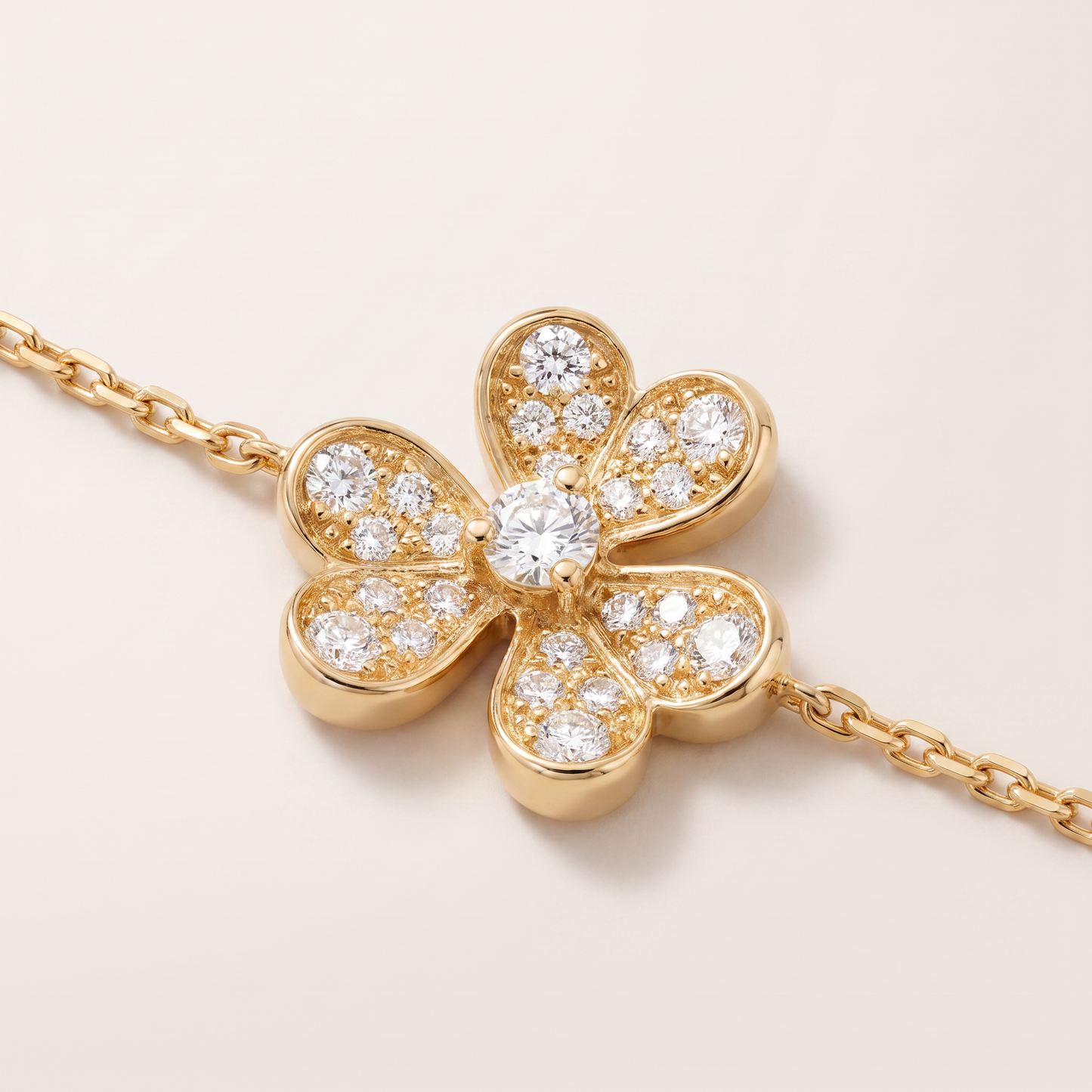 Frivole Pavé Diamonds Bracelet