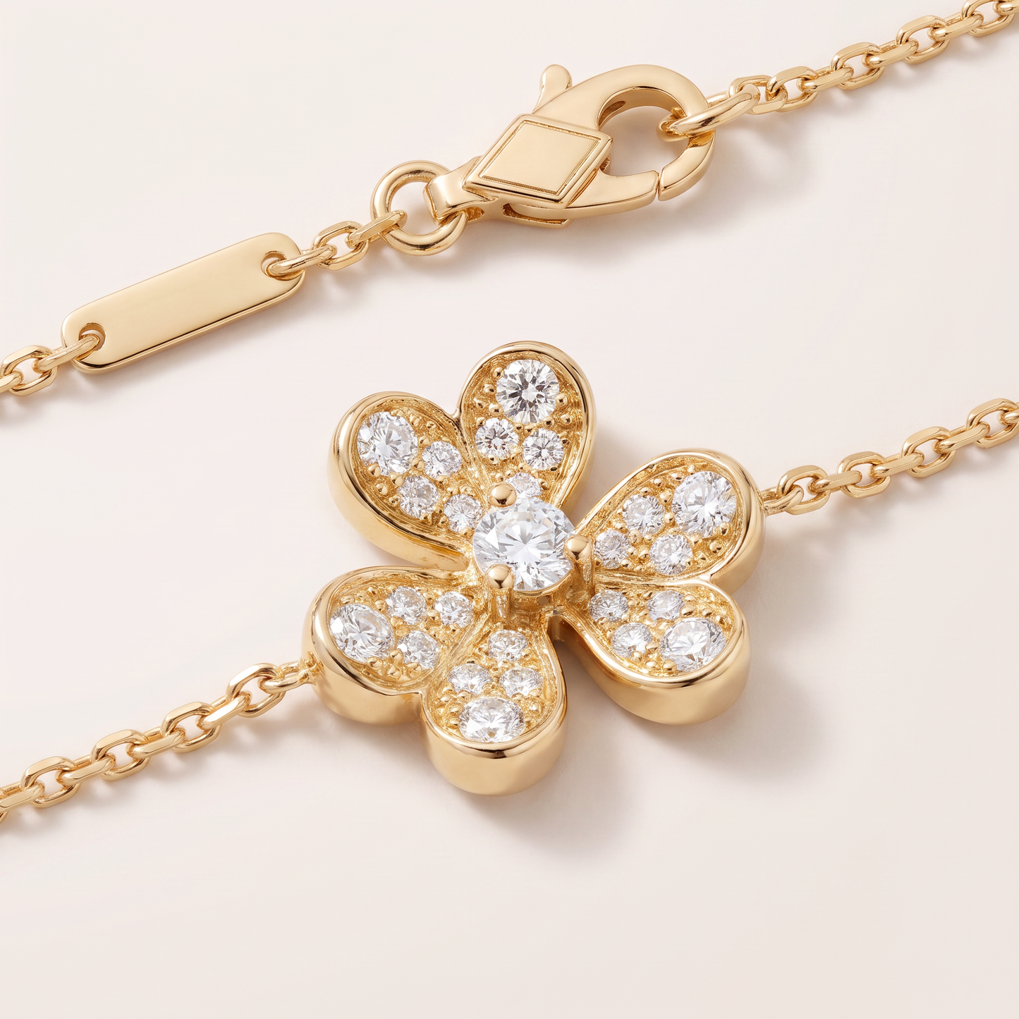 Frivole Pavé Diamonds Bracelet