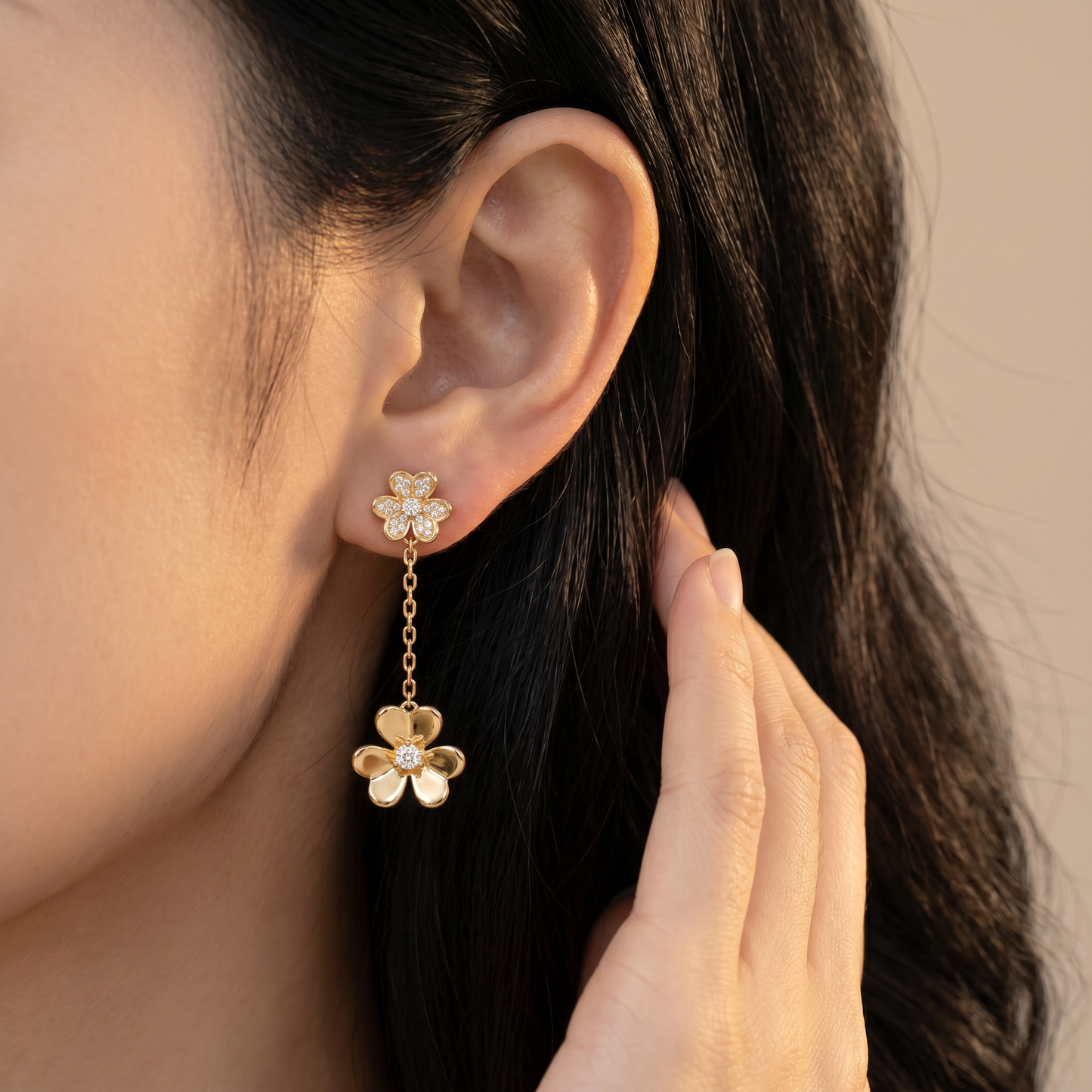 Frivole Pendant Drop Pavé Diamonds Earrings