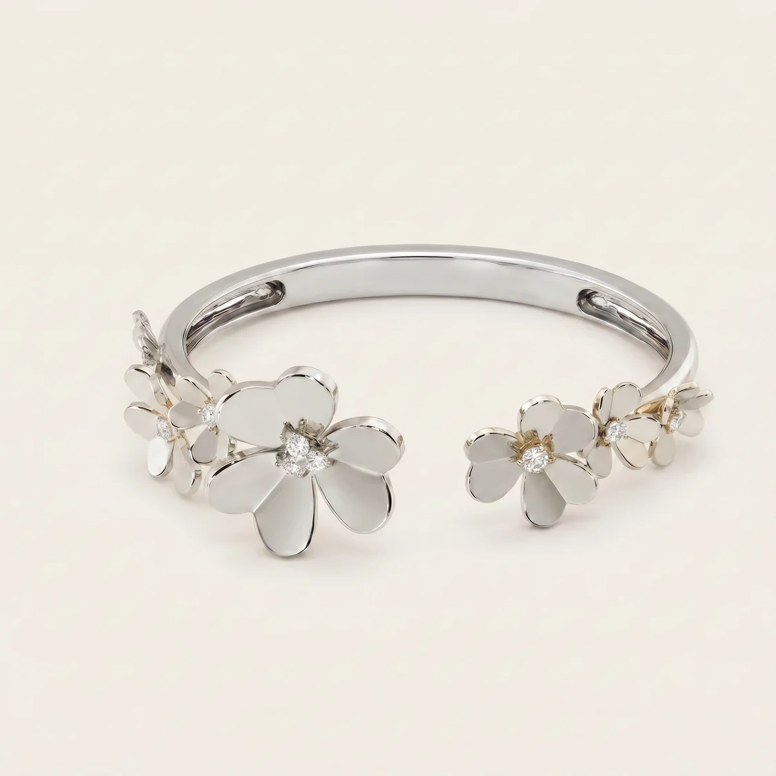 Frivole Seven Flowers With Diamonds Bracelet