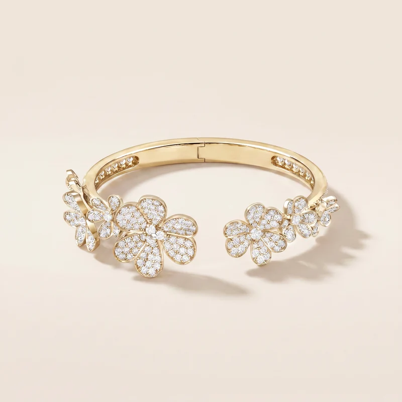Frivole Seven Flowers Pavé Diamonds Bracelet