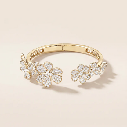 Frivole Seven Flowers Pavé Diamonds Bracelet
