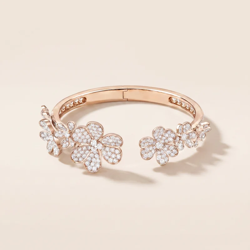 Frivole Seven Flowers Pavé Diamonds Bracelet