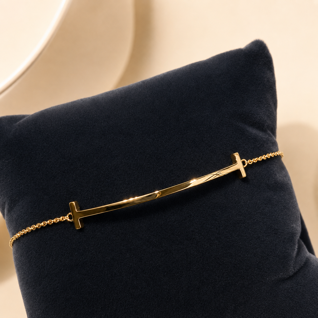 T Smile Curved Bracelet