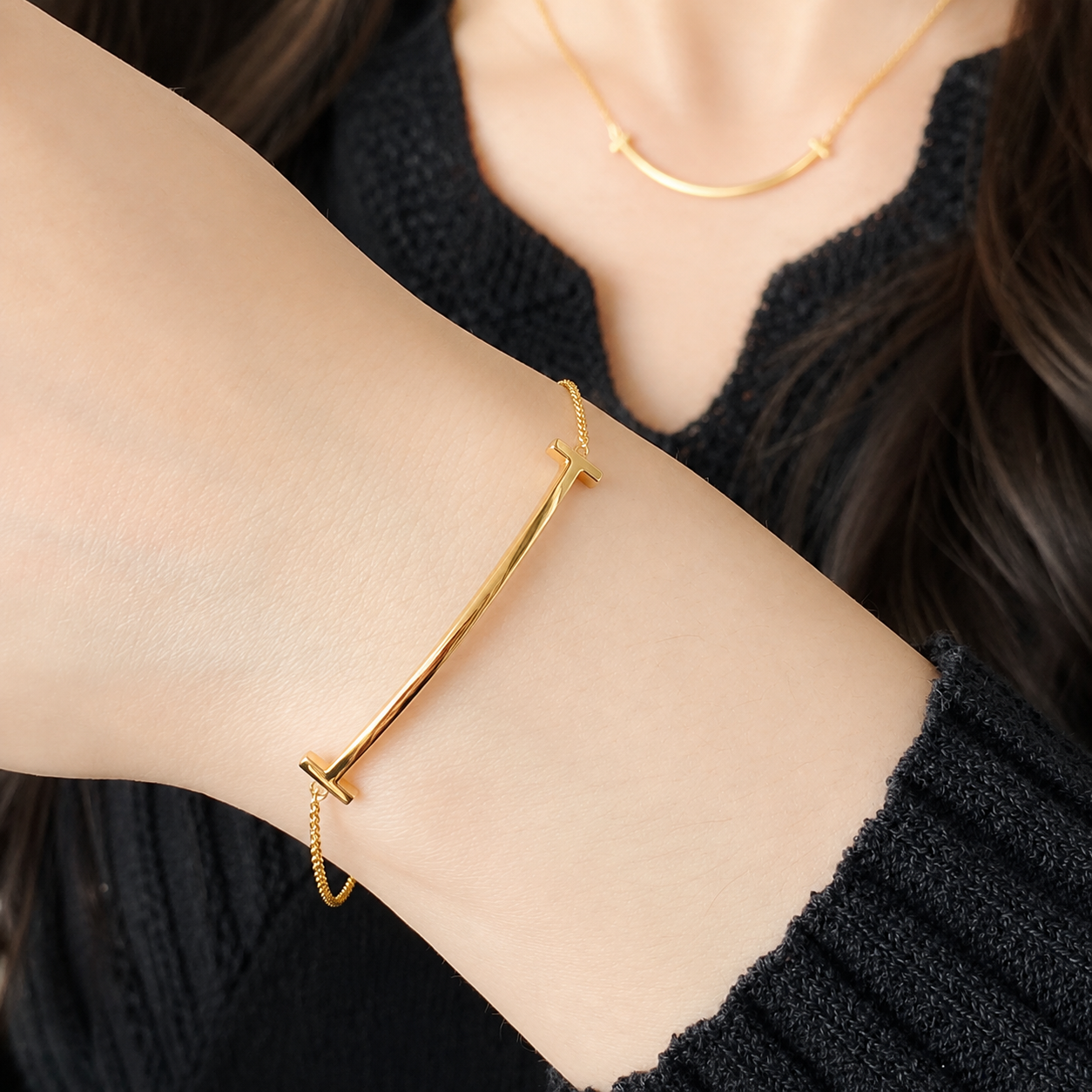 T Smile Curved Bracelet