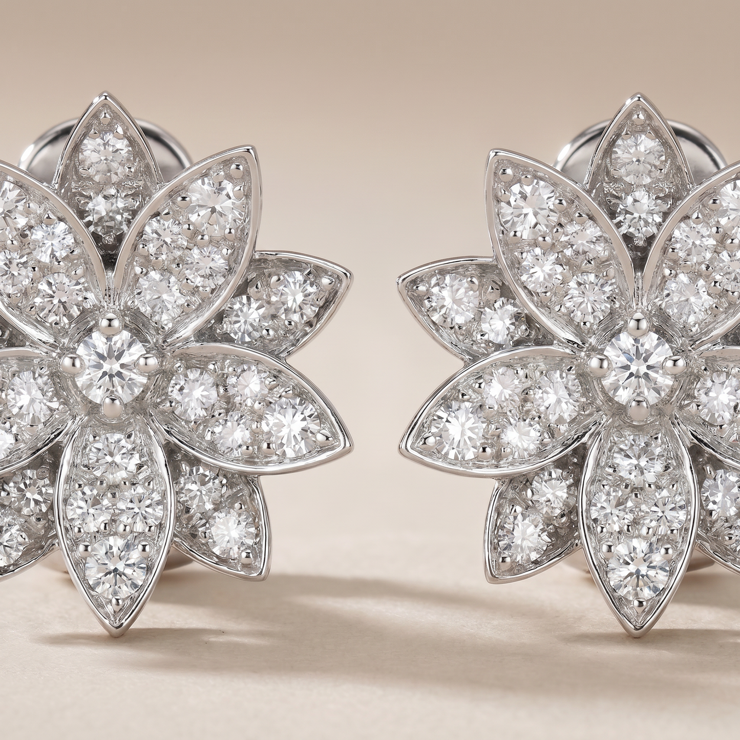 Lotus One Flower Pavé Diamonds Stud Earrings
