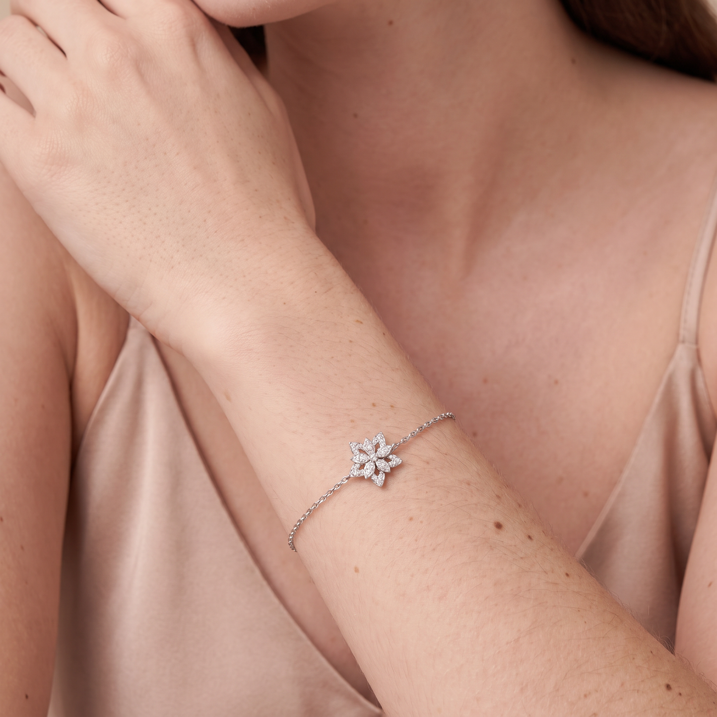 Lotus Pavé Diamonds Flower Bracelet