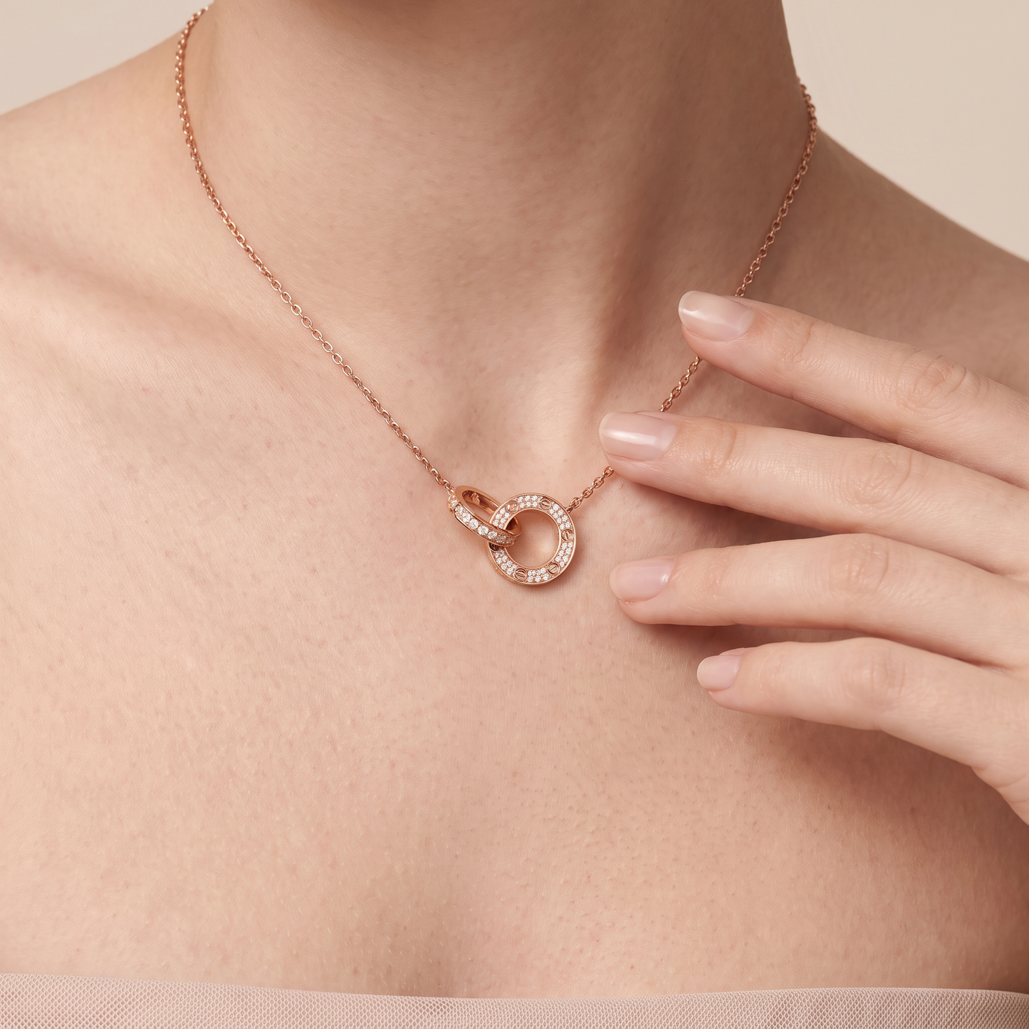 Love Circle Pavé Diamonds Link Necklace